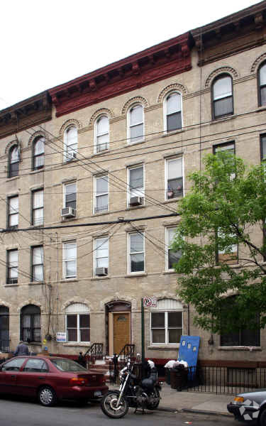 Primary Photo - 584 Morgan Ave