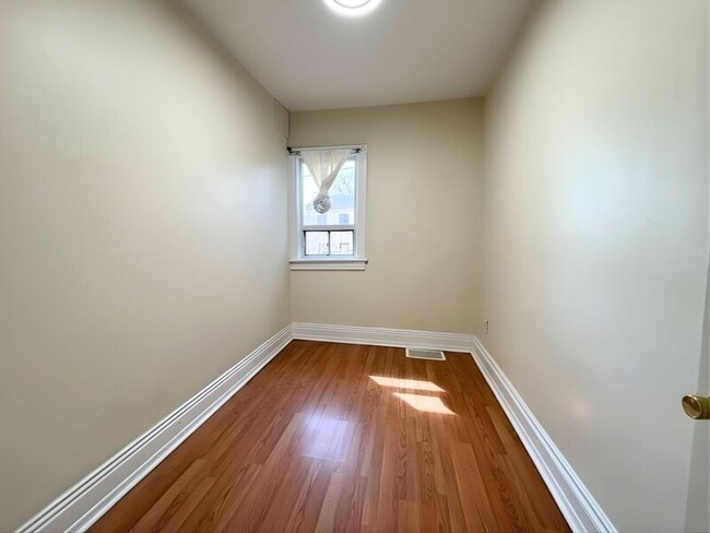 Building Photo - 44 Spring St