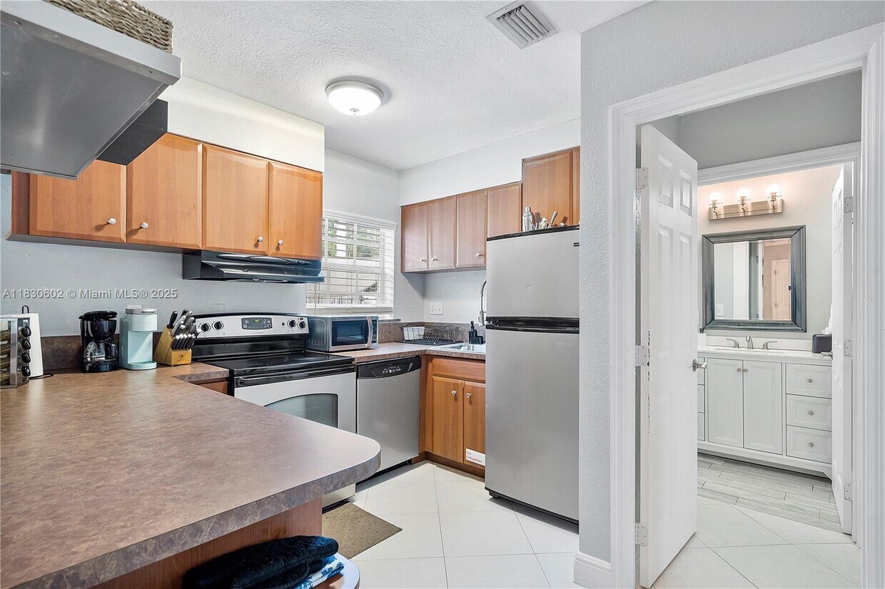 Foto principal - 901 NE 16th St