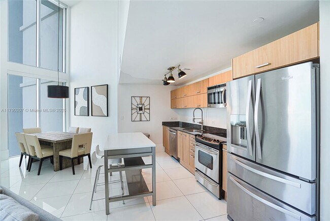 Building Photo - 350 S Miami Ave