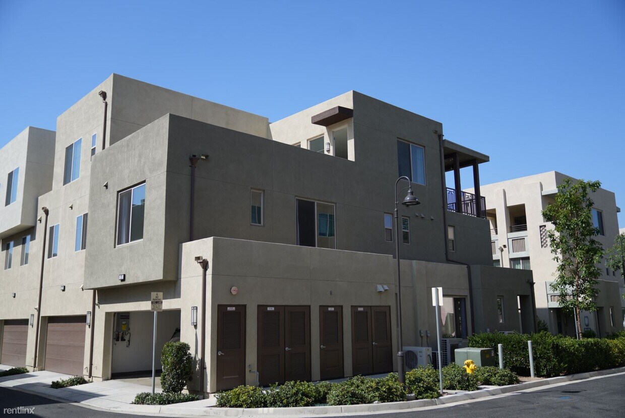 Primary Photo - 3 br, 2.5 bath Townhome - 175 Magnet # 1