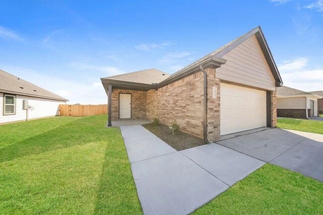 Building Photo - 1903 Dogwood Dr