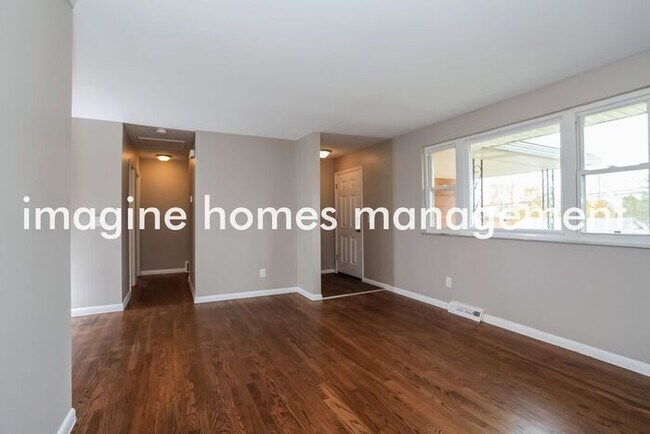 Building Photo - 851 Rosetree Ln