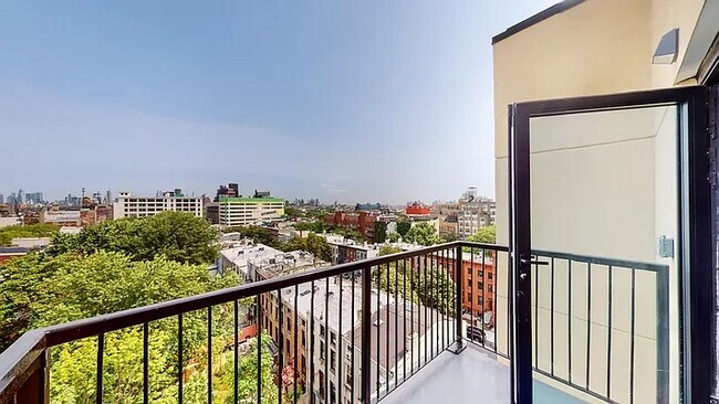 Foto del edificio - 493 Myrtle Ave