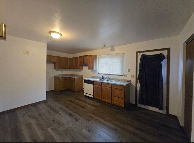 Foto del edificio - 14512 Oakley Ave
