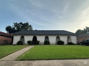 Building Photo - 12139 Huntington Park Dr