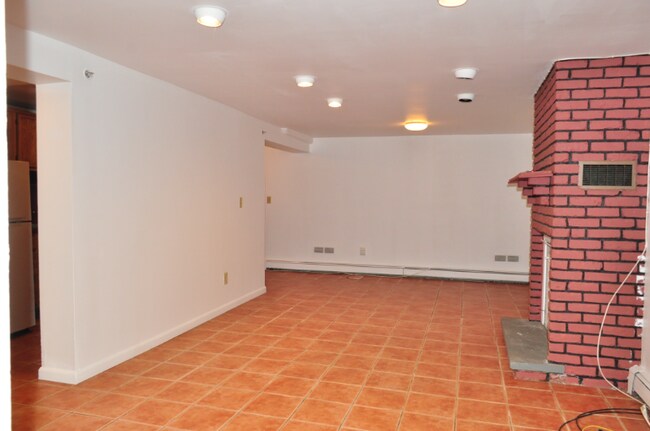 Building Photo - 8 Grove St