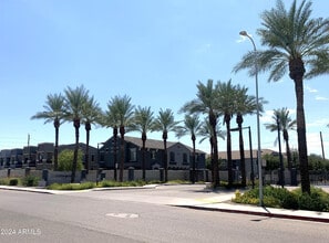 Building Photo - 280 S Evergreen Rd