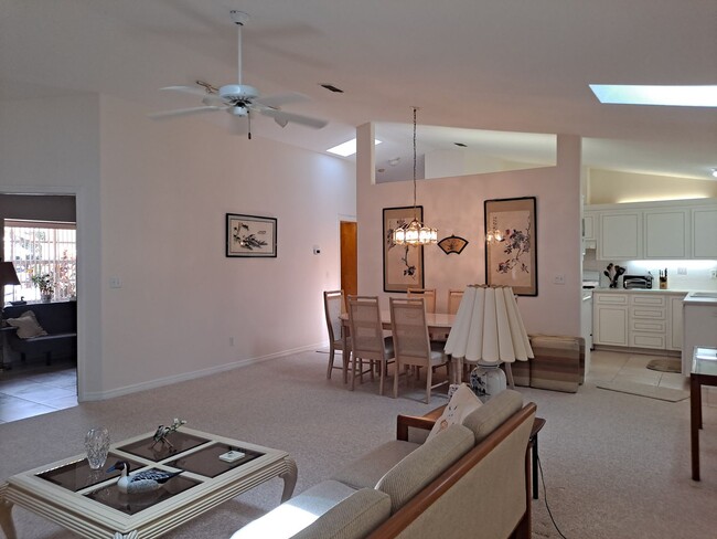 Foto del edificio - BEACHSIDE NSB FURNISHED RENTAL AVAILABLE M...