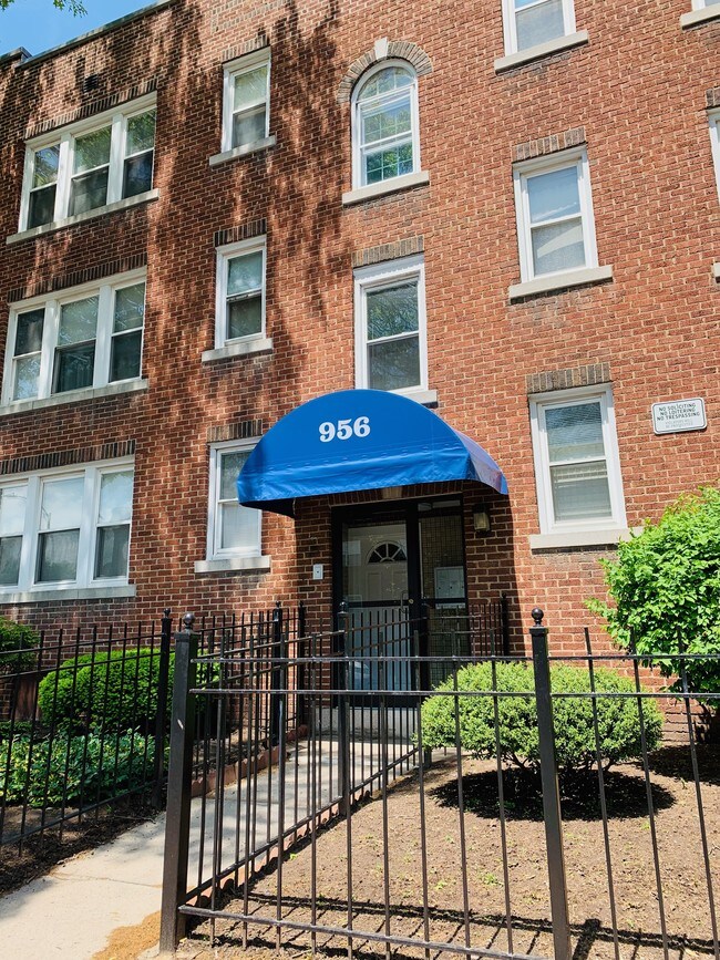 Building Photo - 956 Capitol Ave