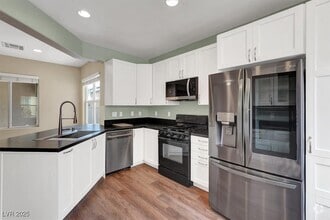 Building Photo - 8556 Osmerea Ct