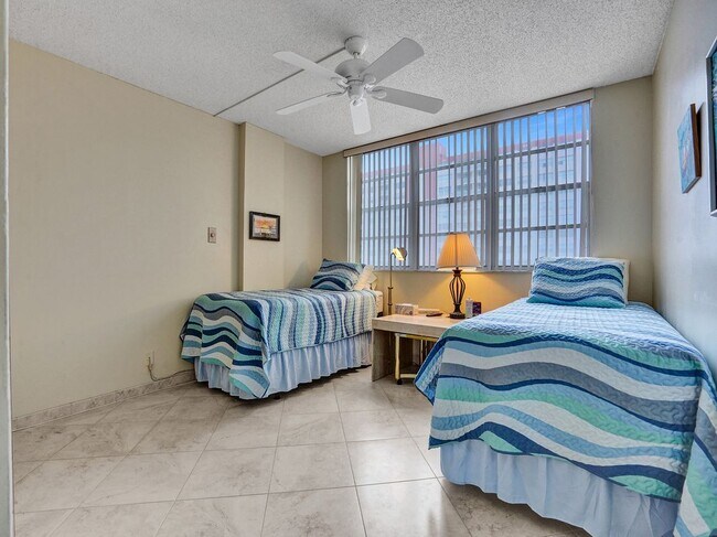 Foto del edificio - 3113 S Ocean Dr