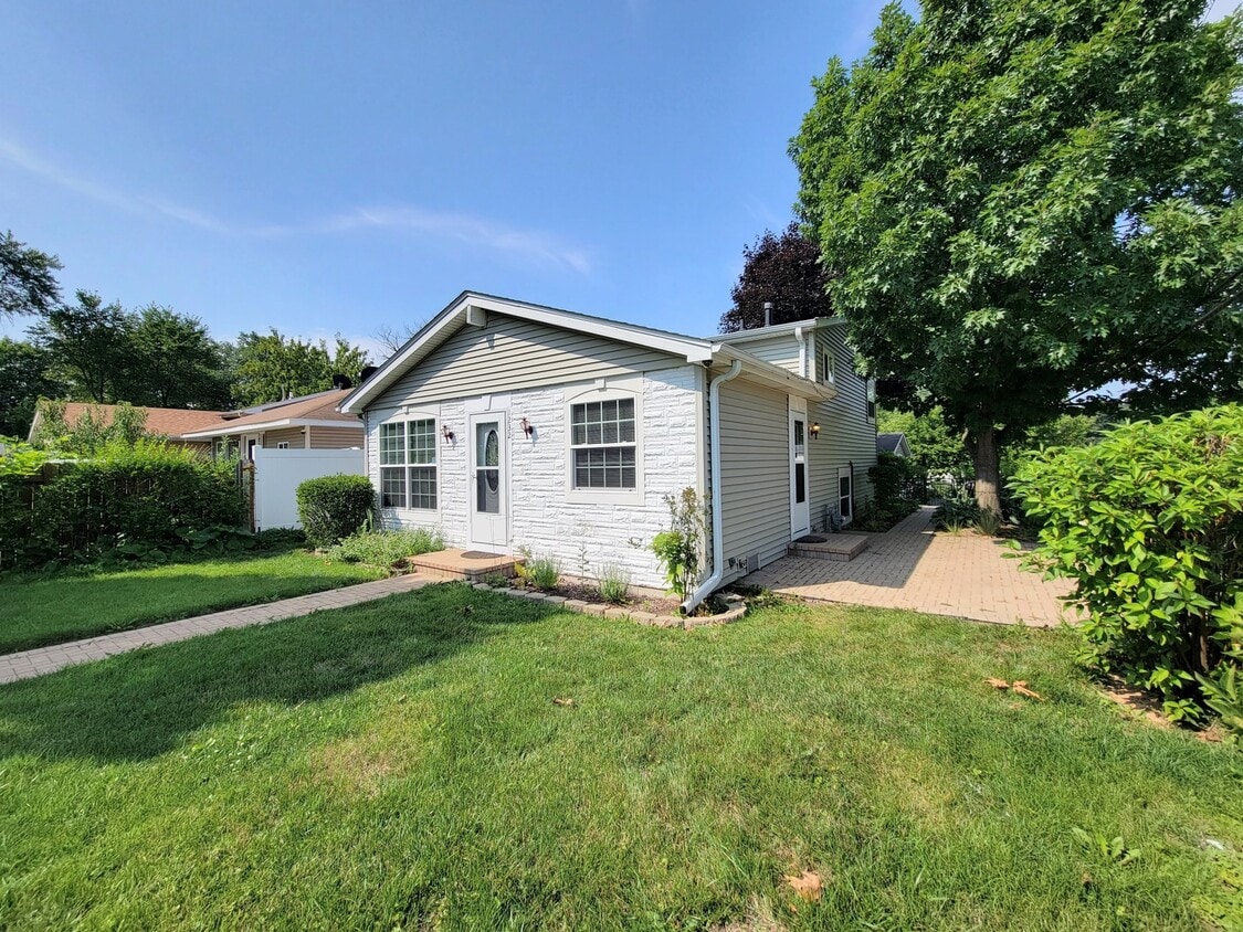 Primary Photo - 1232 N Channel Dr