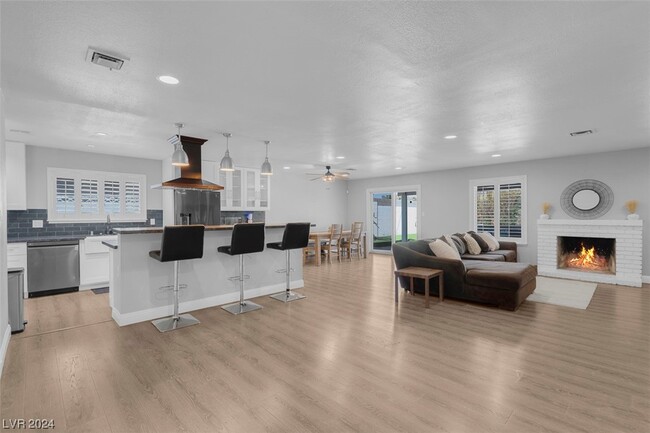 Building Photo - 3404 Casa Grande Ave