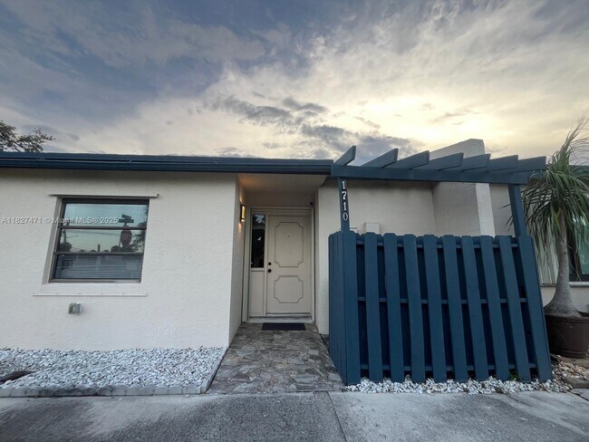Building Photo - 1710 NW 92nd Ave