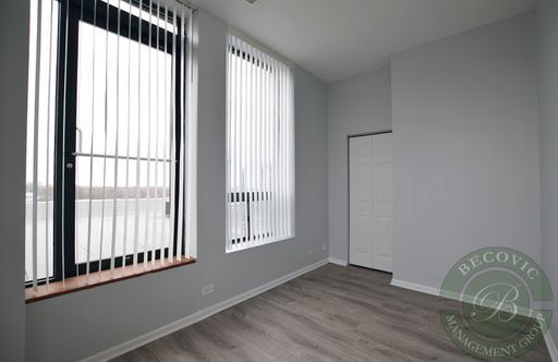 Foto del edificio - 2451 W Howard St