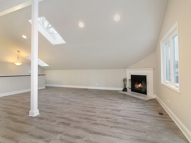 Building Photo - 812 N Sleight St