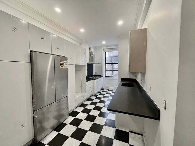 Building Photo - 295 Beacon St