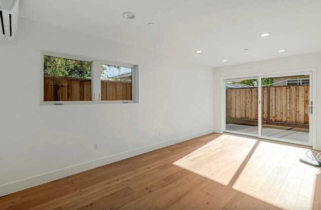 Foto del edificio - Welcome to The Grove on Kentfield, located...