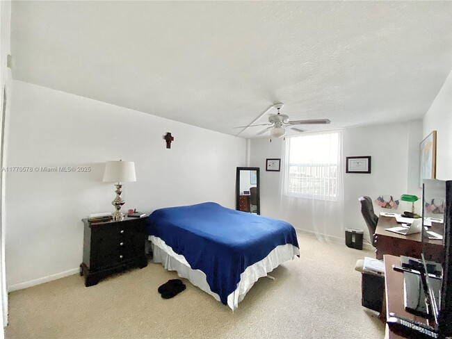 Building Photo - 430 Golden Isles Dr
