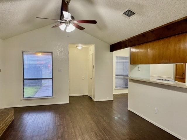 Foto del edificio - 6451 Woodbeach Dr
