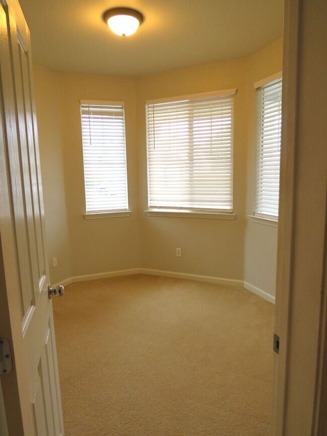 Foto del edificio - Beautiful 3 bedroom 2 bath coming soon in Orland!