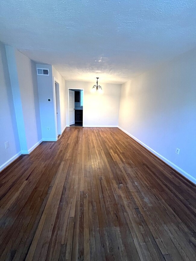 Building Photo - 133 W Reed Ave