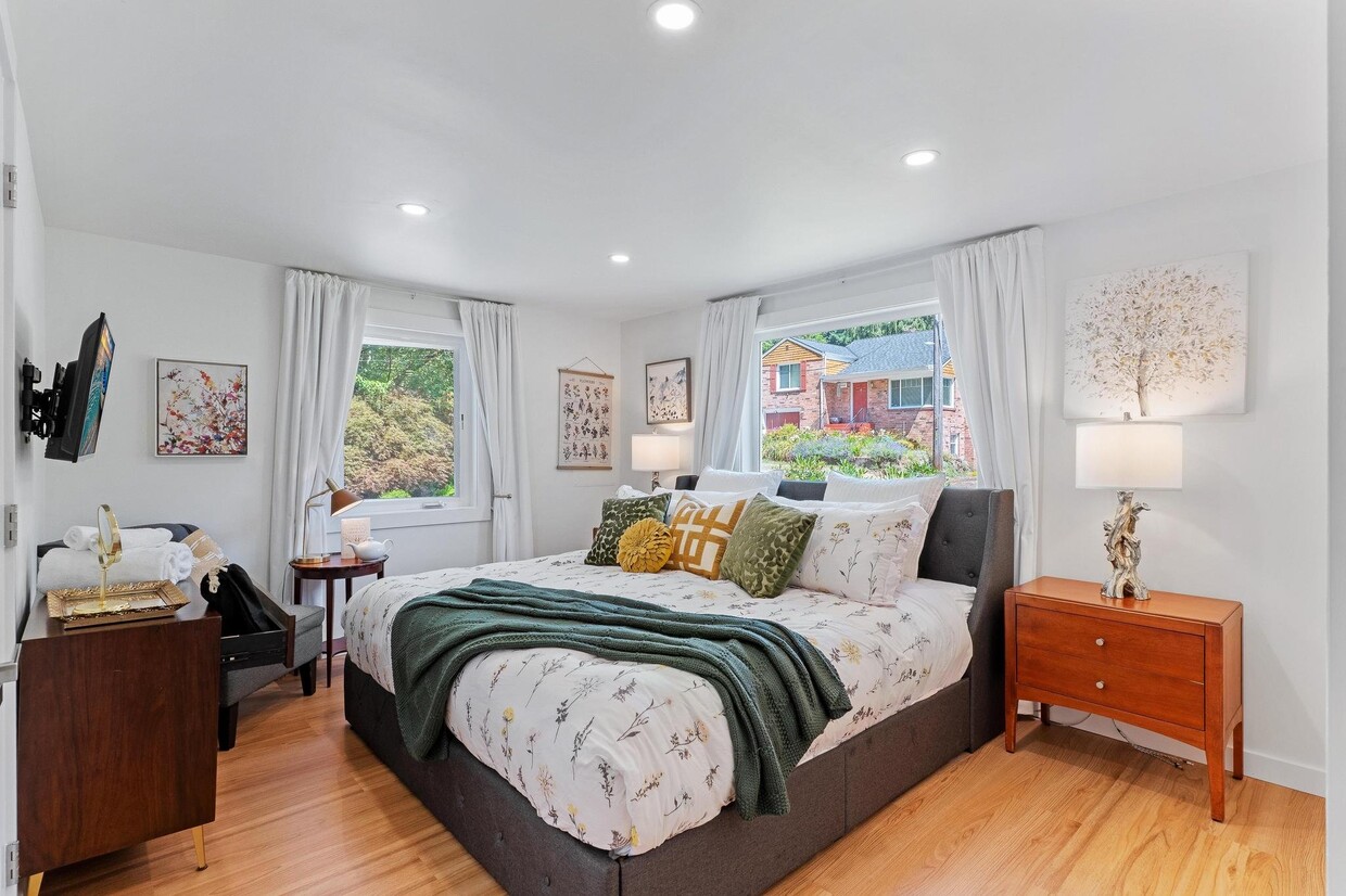Photo - 10411 17th Ave NE (Seattle, WA)