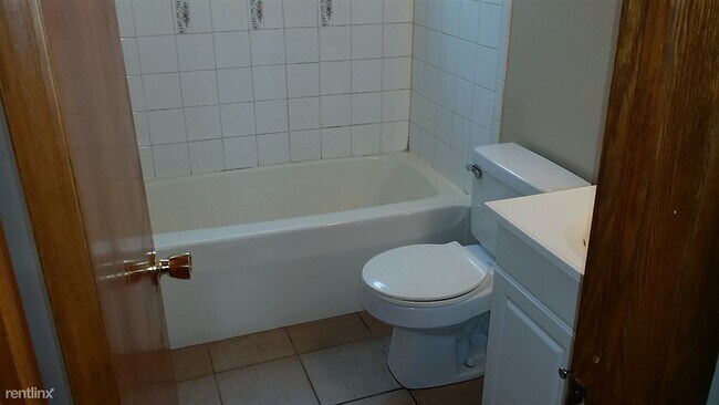 Building Photo - 2 br, 1 bath 4plex - Wallace 3385 Wallace ...