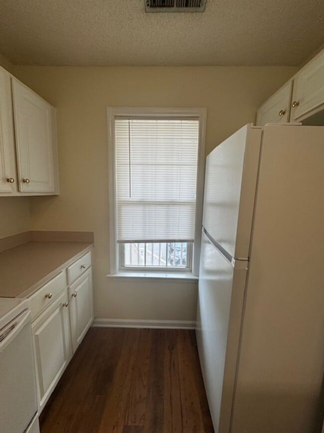 Building Photo - Condo in Holton Place - 2nd Floor Unit - W...