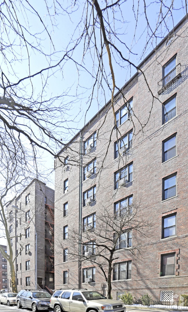 Building Photo - Stratford Hall Condominium