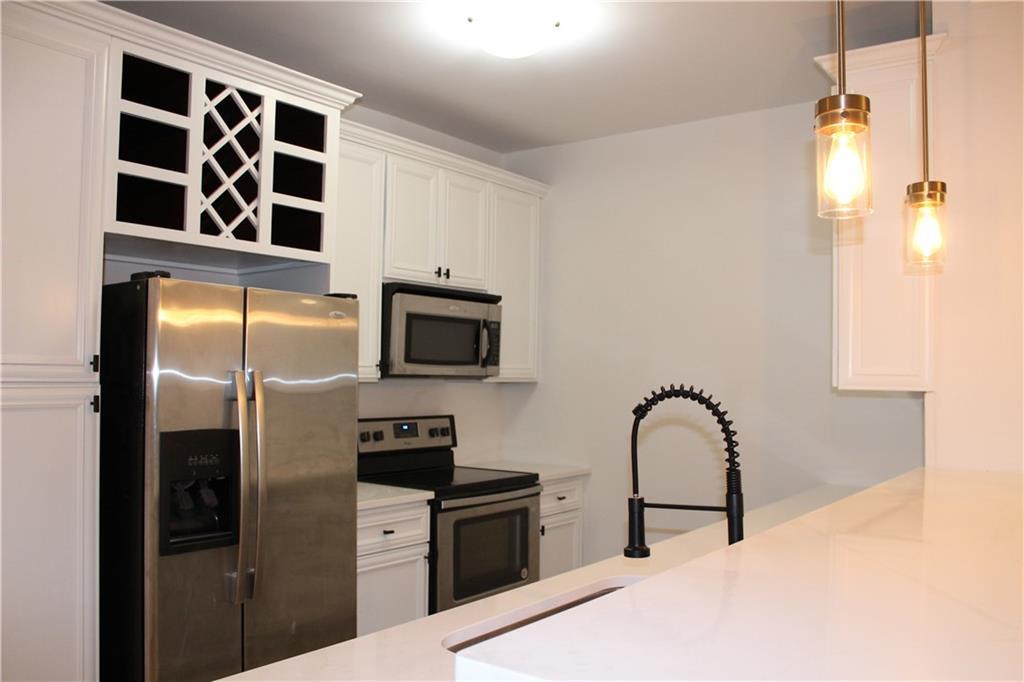 Foto principal - 901 Abernathy Rd NE