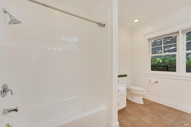 Building Photo - 137 Del Casa Dr