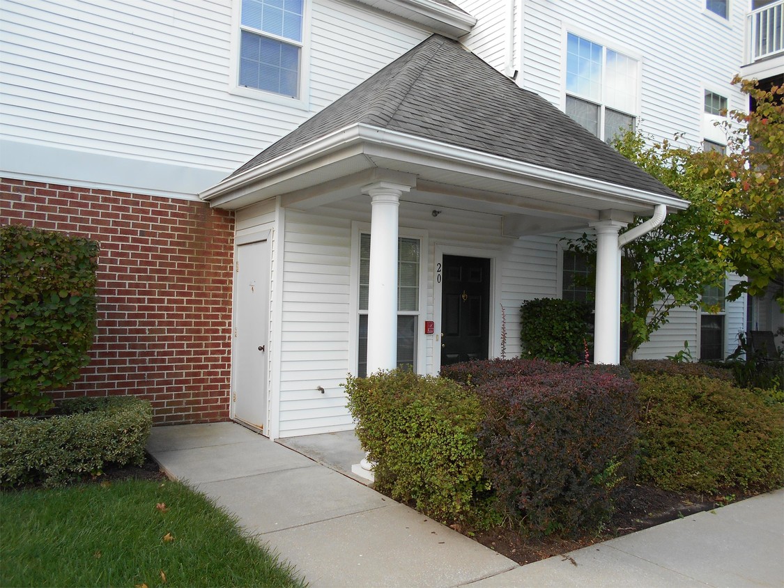 Primary Photo - 20 Hawk Rise Ln