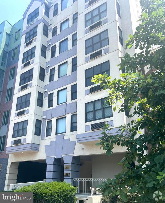 Building Photo - 3217 Wisconsin Ave NW