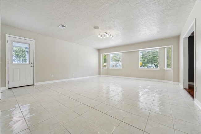 Building Photo - 9711 Long Branch Ln
