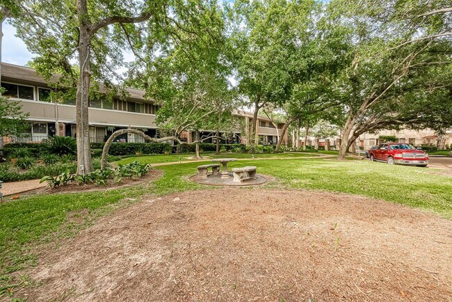 Foto del edificio - 642 S Ripple Creek Dr