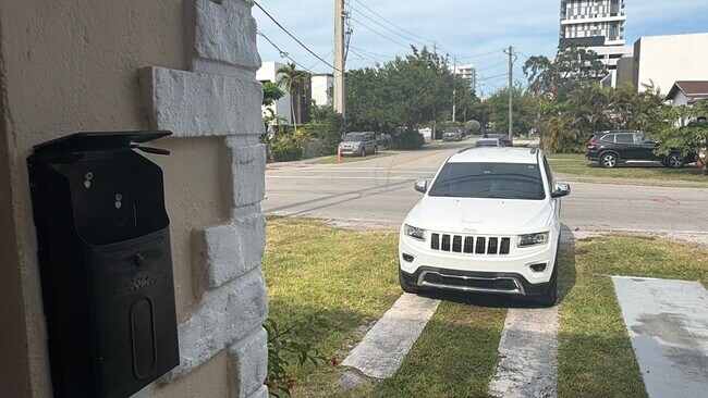 Estacionamiento asignado - 2770 SW 30th Ave