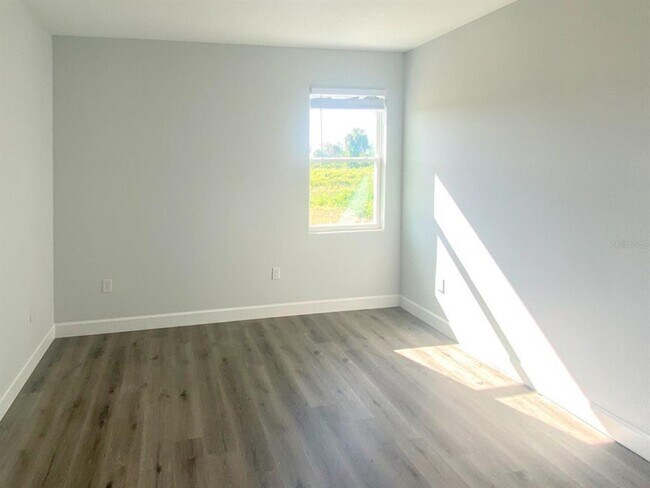Foto del edificio - 13259 Blytheville Ave