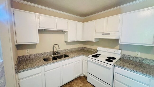 Building Photo - 111 Bandywood Ct