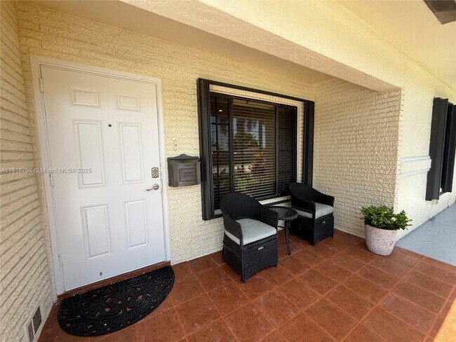 Foto del edificio - 1721 NE 48th Ct