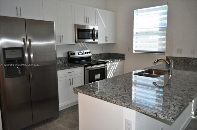 Foto del edificio - 1600 SW 28th St