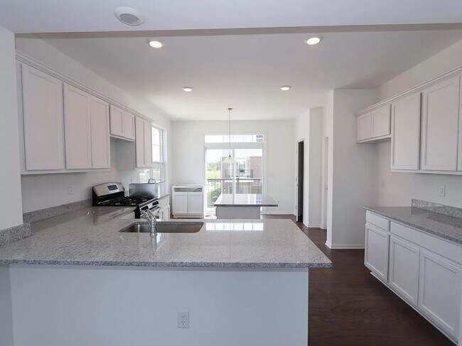 Foto del edificio - Beautiful 3 Bedroom TownHome in Cherry Hil...