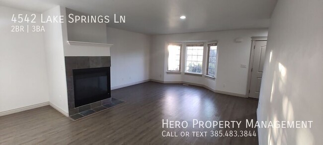 Foto del edificio - 4542 Lake Springs Ln