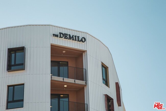 Foto del edificio - 201 N La Brea Ave
