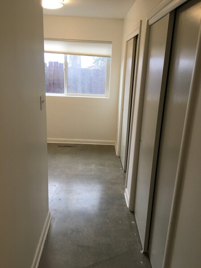 Hall to BREAKFAST! - 565 K St E