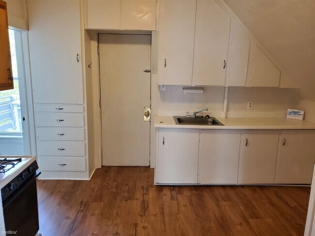 Building Photo - 1 br, 1 bath Apartment - 1641 Park St Apt 2