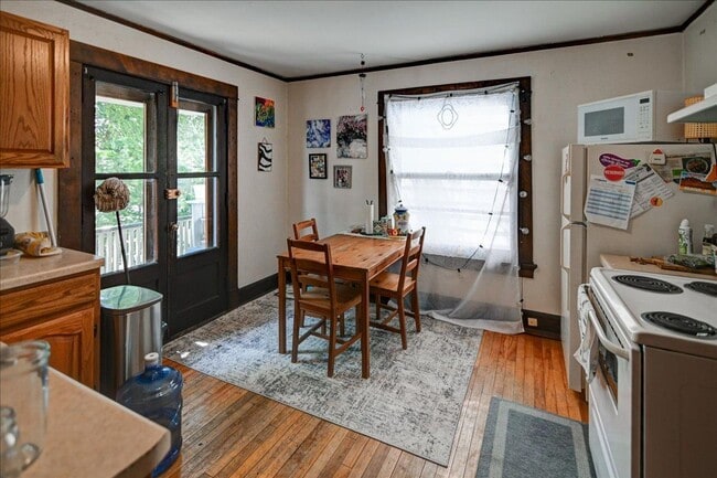 Building Photo - 416 Castle Pl