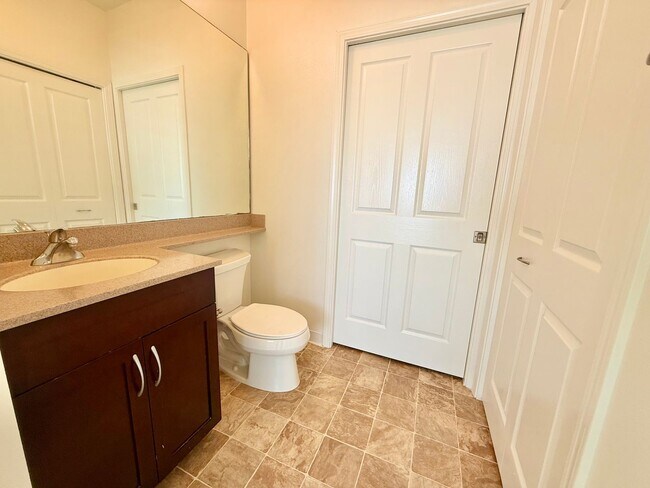 Foto del edificio - 2 Bedroom / 1.5 Bathroom Townhouse in Hoolea Terrace!
