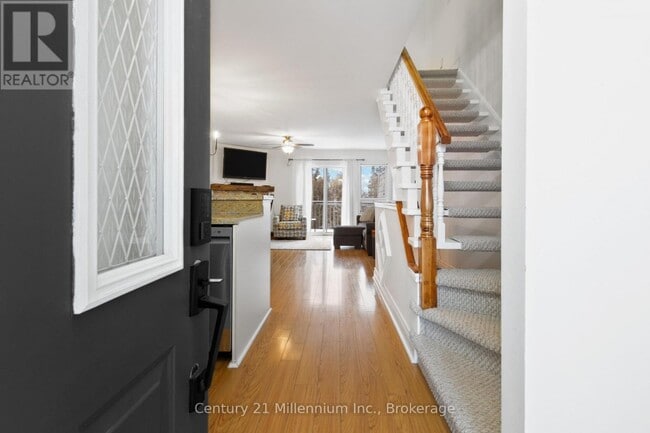 Photo du bâtiment - 100 Alice St W